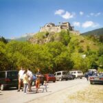 Parking au départ des gorges de Château-Queyras.